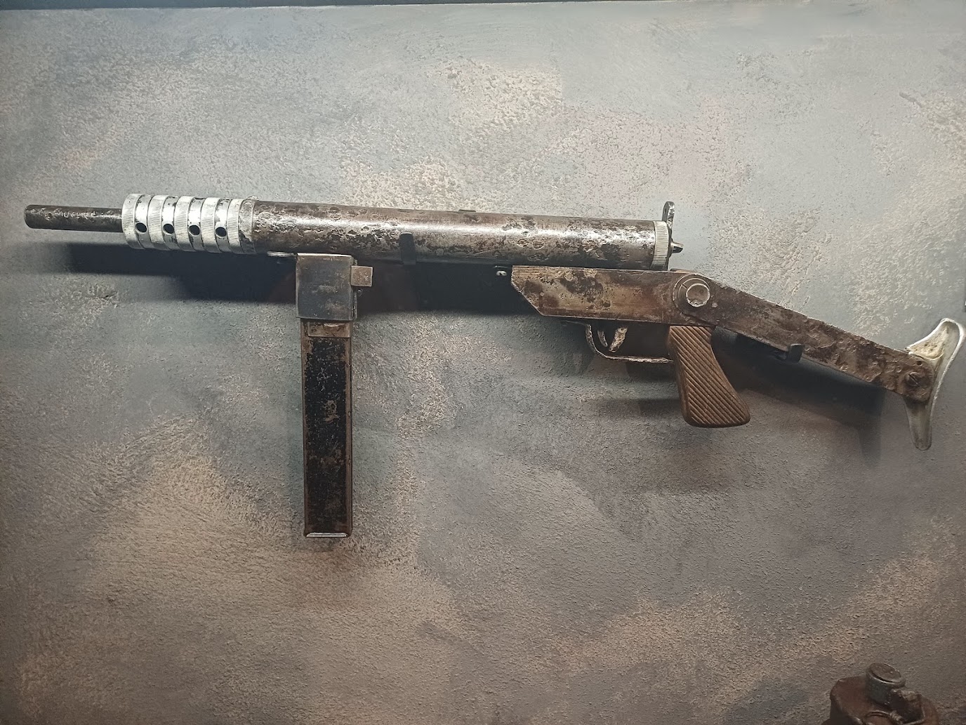 El arma emblemática de la Resistencia Polaca: la Pistola Ametralladora Błyskawica.